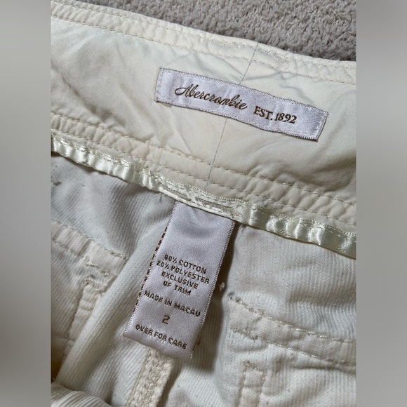 Women’s Abercrombie & Fitch Vintage Y2K cream cargo capri pants Size 2 - Picture 3 of 10